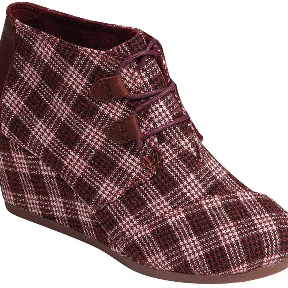Toms plaid visiting design